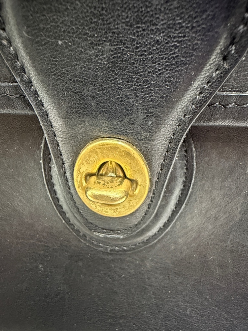 Vintage Coach Willis black shoulder bag. - Picture 2 of 16